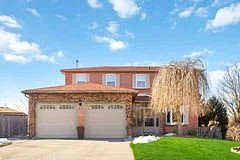 402 Weddel Court, Newmarket, On L3y 7h1