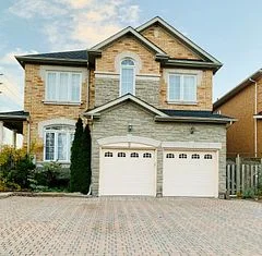 9 Megarry Court, Richmond Hill, ON L4S 2S3