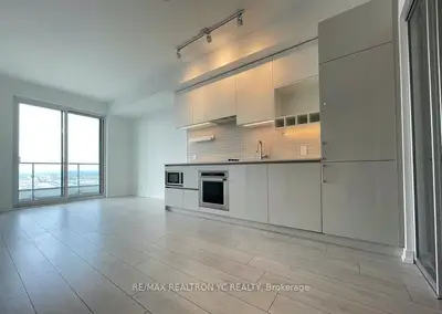 950 Portage Parkway 5815, Vaughan, On L4k 0j7