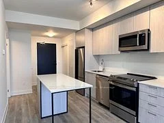 185 Deerfield Road 605, Newmarket, ON L3Y 0G7