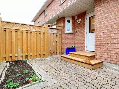 1 Lynngrove Crescent Bsmt, Richmond Hill, On L4b 2b7