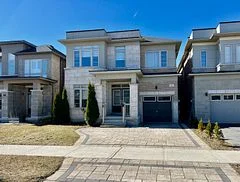 16 Eastgrove Square, East Gwillimbury, ON L9N 0R2