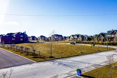 2 Pleasant Valley Drive, Whitchurch-stouffville, On L4a 1r9