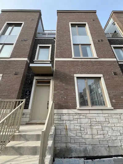 31 Almond Blossom Mews 144, Vaughan, On L4k 0n7