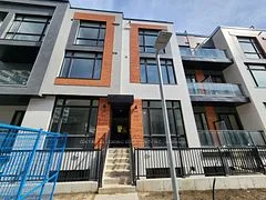 2 Steckley House Lane Th 915, Richmond Hill, On L4s 0n4