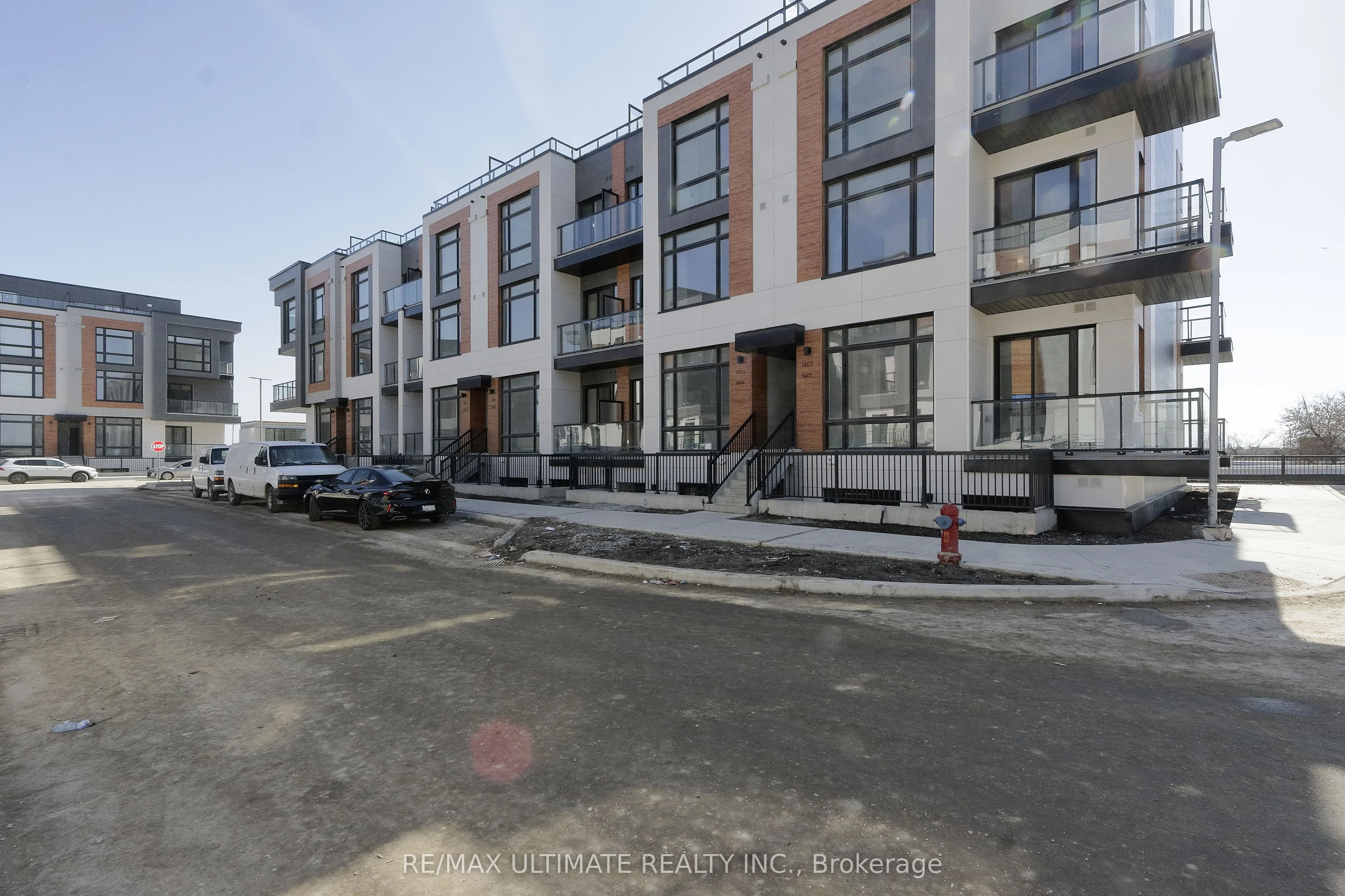 15 David Eyer Road 1404, Richmond Hill, On L4s 0n2