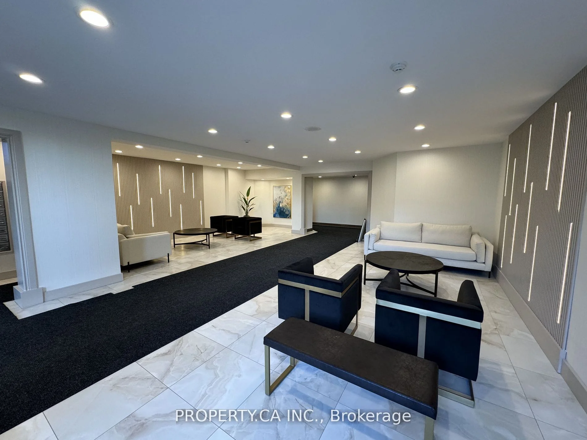 32 Clarissa Drive 615, Richmond Hill, On L4c 9r7