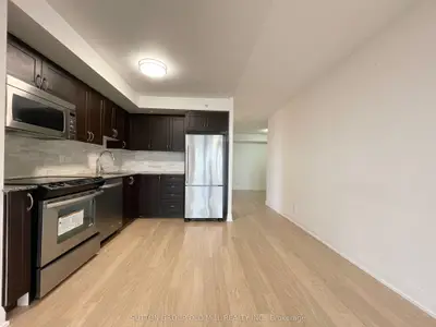 #927 376 Highway 7, Richmond Hill, On, L4b 0c7