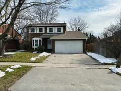 193 Lancaster Avenue, Newmarket, On L3y 5x1