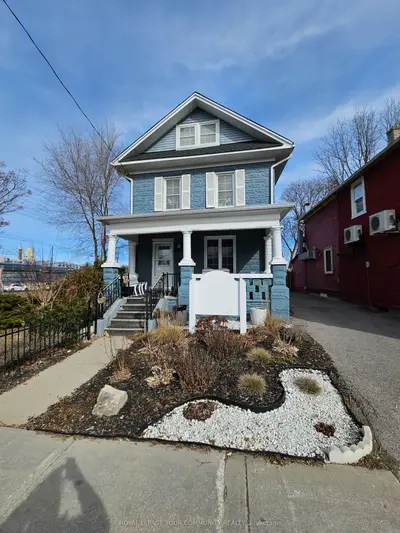 11 Main Street S, Newmarket, On L3y 3y1