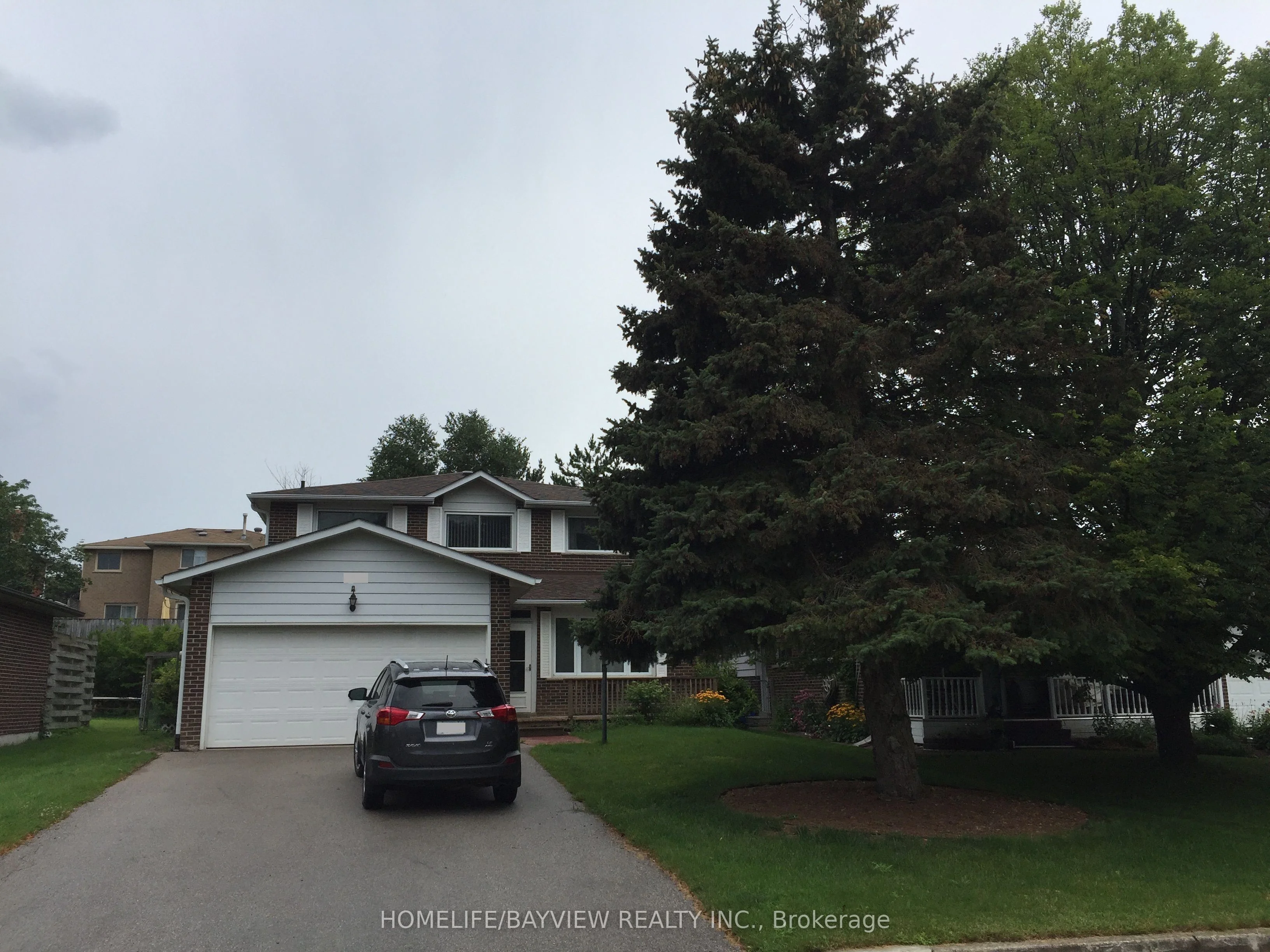 258 Plymouth Trail Main2nd, Newmarket, On L3y 6g7