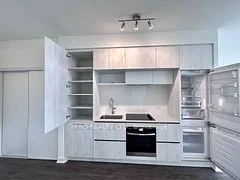 6 David Eyer Road 818, Richmond Hill, ON L4S 0N5