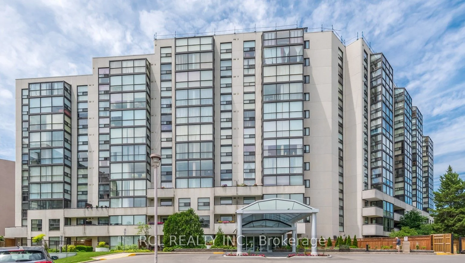 20 Harding Boulevard W 301, Richmond Hill, ON L4C 9S4