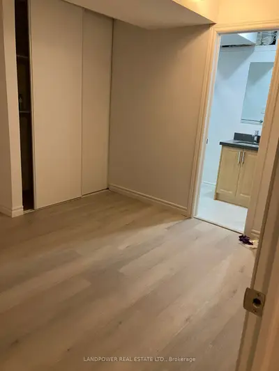 Room in Richmond Hill