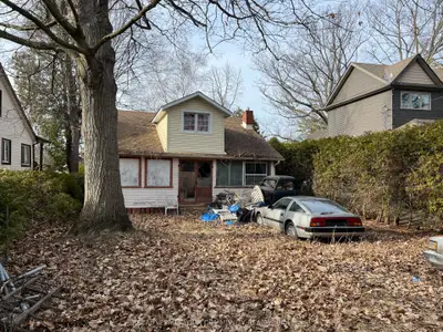 20 Richie Avenue, Georgina, On L0e 1l0