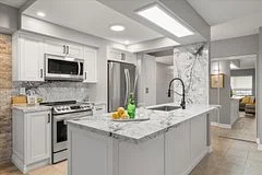 35 Hunt Avenue 206, Richmond Hill, ON L4C 4H1