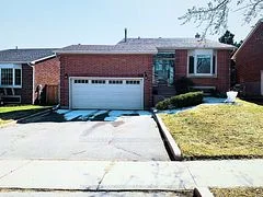223 Lancaster Avenue, Newmarket, On L3y 5x1