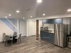 209 Hampton Court, Newmarket, ON L3Y 6J5