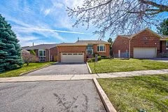 223 Lancaster Avenue, Newmarket, ON L3Y 5X1