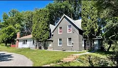 #lower 754 The Queensway, Georgina, On, L4p 4c9
