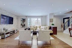 224 Hibiscus Court, Newmarket, On L3y 5k9