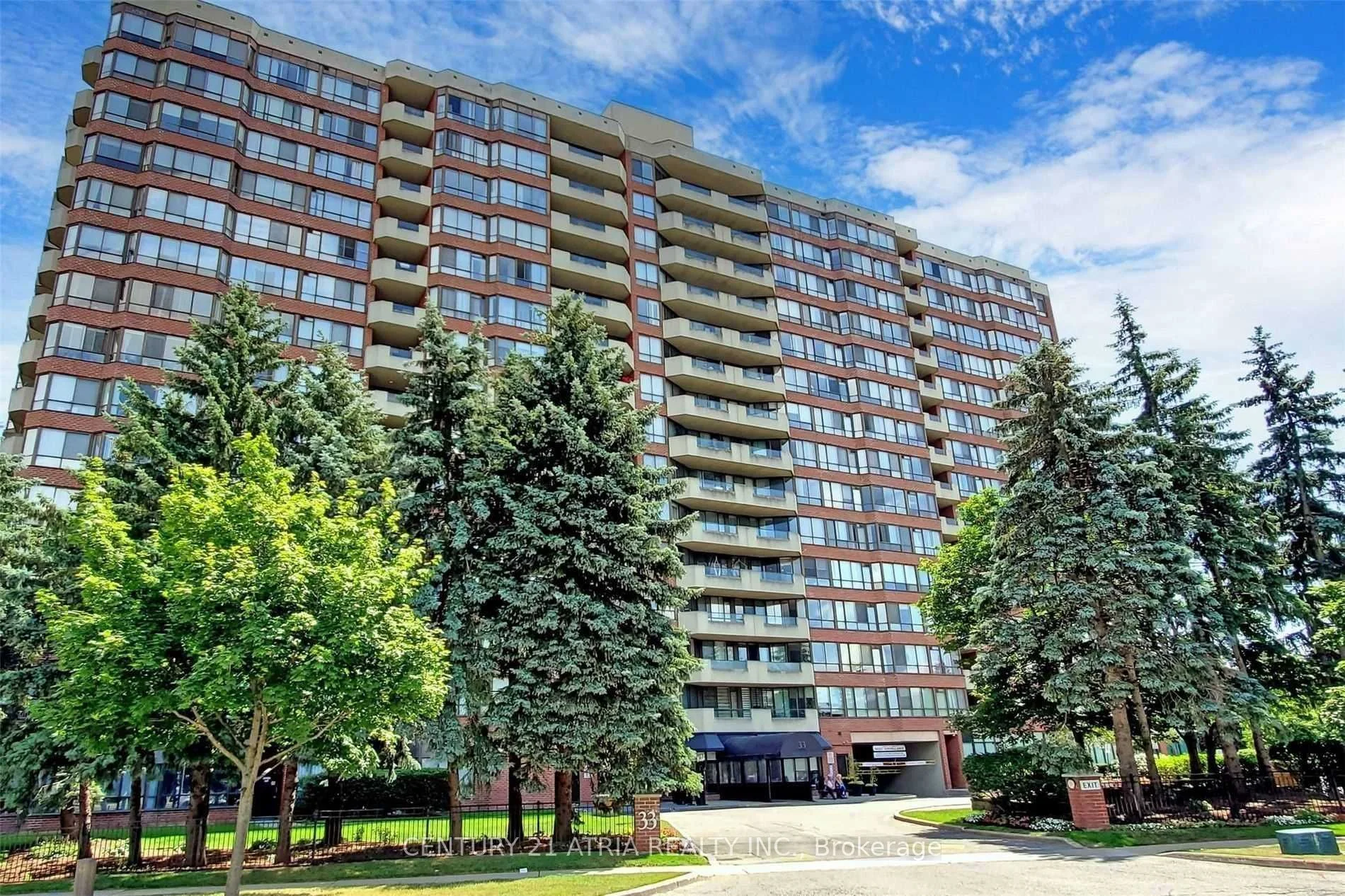 33 Weldrick Road E 612, Richmond Hill, On L4c 8w4