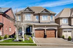 1206 Atkins Drive, Newmarket, On L3x 0e1