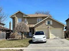 187 Willow Lane Main, Newmarket, ON L3Y 6R9