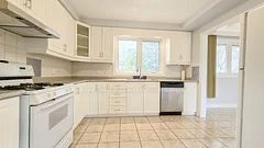 452 Lynett Crescent Main, Richmond Hill, On L4c 2v7