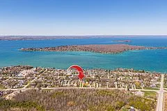 1006 Metro Road N, Georgina, ON L4P 3E9