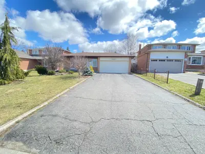 257 Manchester Drive Lower, Newmarket, On L3y 6j4