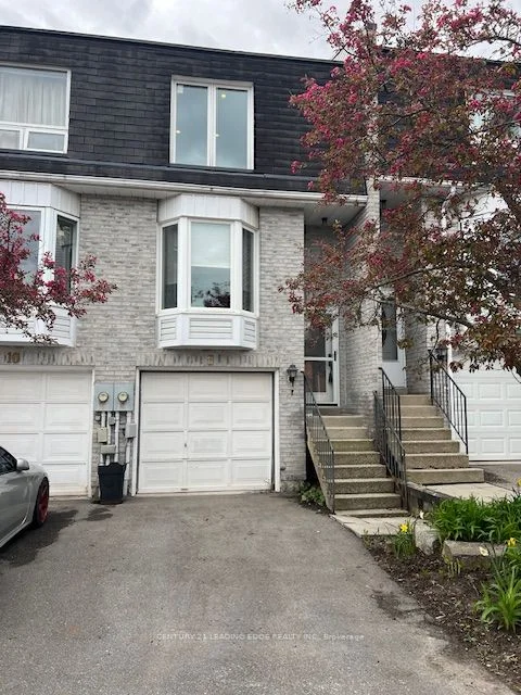 8 William Curtis Circle, Newmarket, ON L3Y 8L7