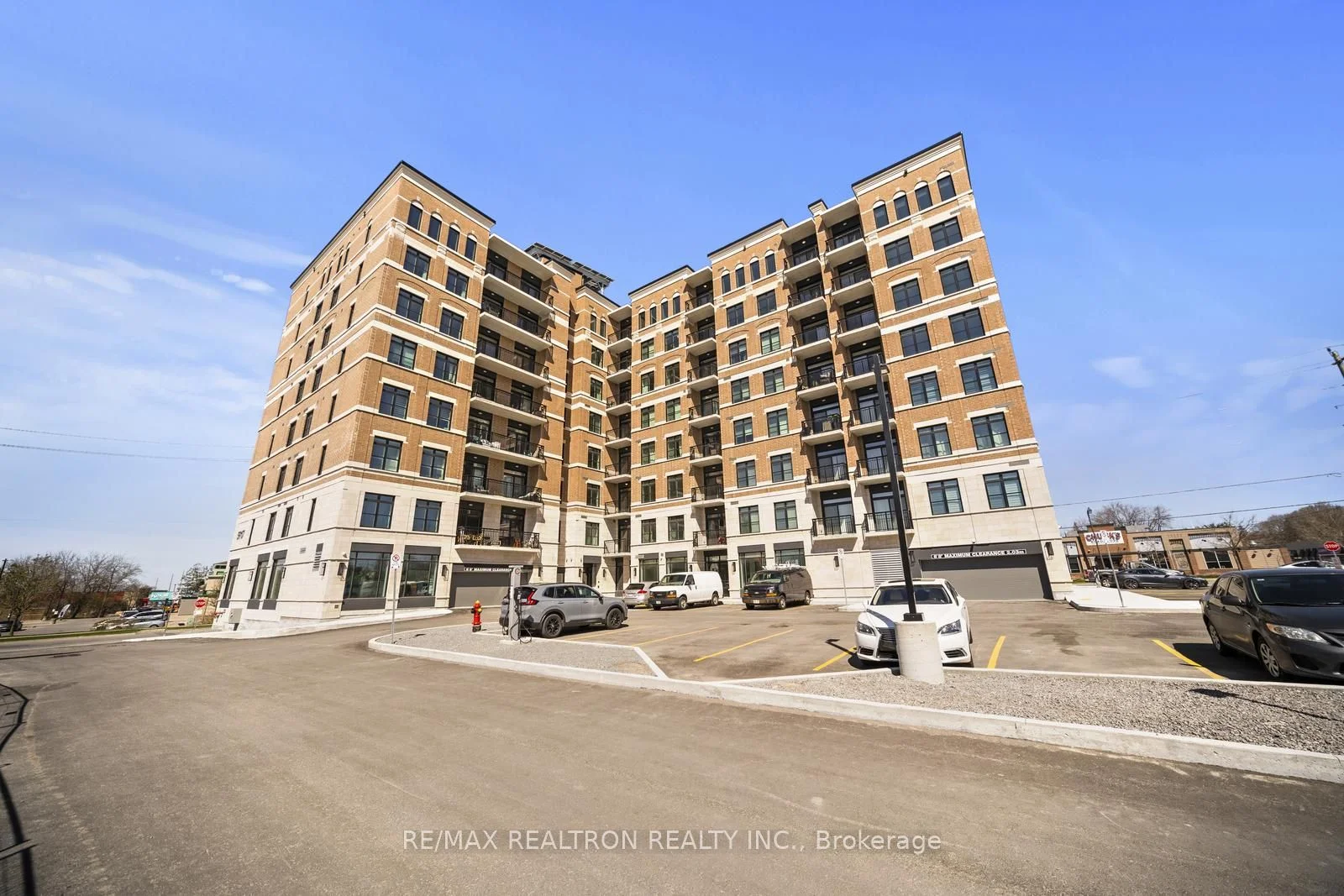 5917 Main Street Ph811, Whitchurch-stouffville, On L4a 2z9