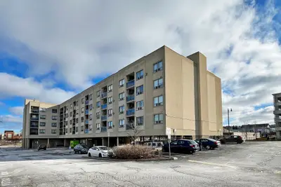 160 Wellington Street E 315, Aurora, On L4g 1j3