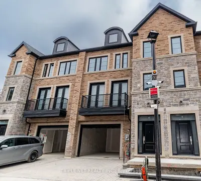 260 Eagle Street 26, Newmarket, On L3y 1k1