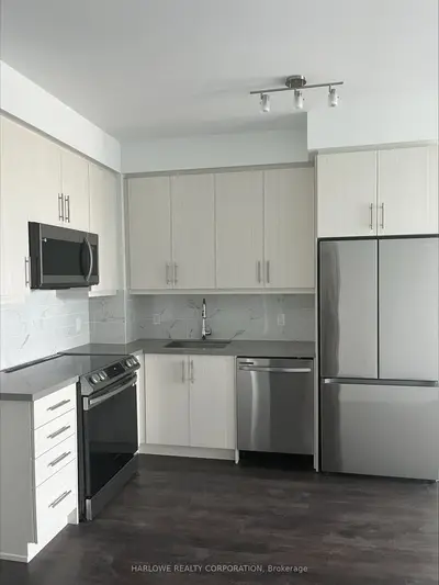 95 Oneida Crescent 2107, Richmond Hill, On L4b 0h5