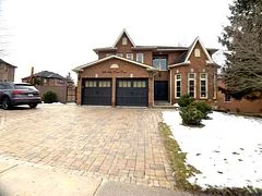 356 Alex Doner Drive, Newmarket, On L3x 1e9