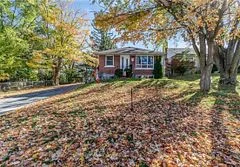 318 Avenue Road, Newmarket, On L3y 1p3