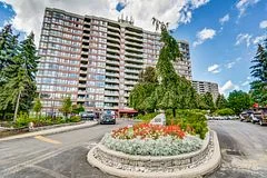 100 Observatory Lane 1002, Richmond Hill, ON L4C 1T4