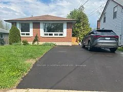 67 Bolton Avenue, Newmarket, ON L3Y 2X3