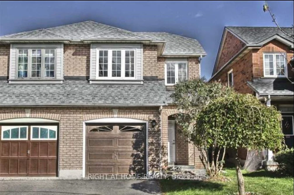 569 Pinder Avenue, Newmarket, On L3x 2a4