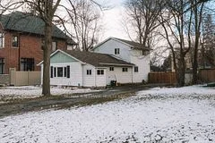 27 Oak Avenue, East Gwillimbury, ON L9N 1A6