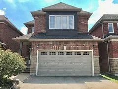 260 McBride Crescent, Newmarket, ON L3X 2W4
