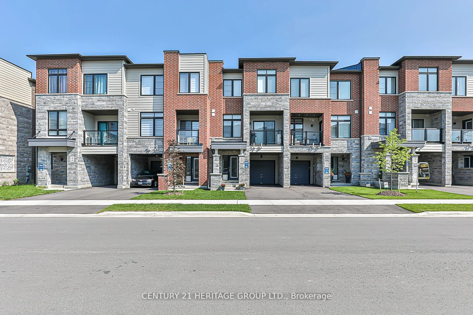 50 Delano Way, Newmarket, On L3x 0l4