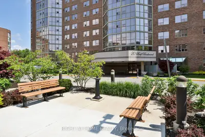 20 Baif Boulevard 1406, Richmond Hill, On L4c 8t1