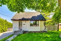 307 Dennie Avenue, Newmarket, On L3y 4m5