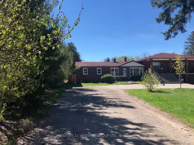 51 Elm Grove Avenue, Richmond Hill, On L4e 2v4