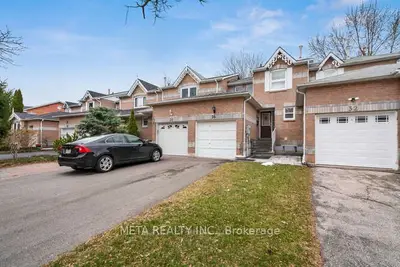 Att/Row/Townhouse in Richmond Hill
