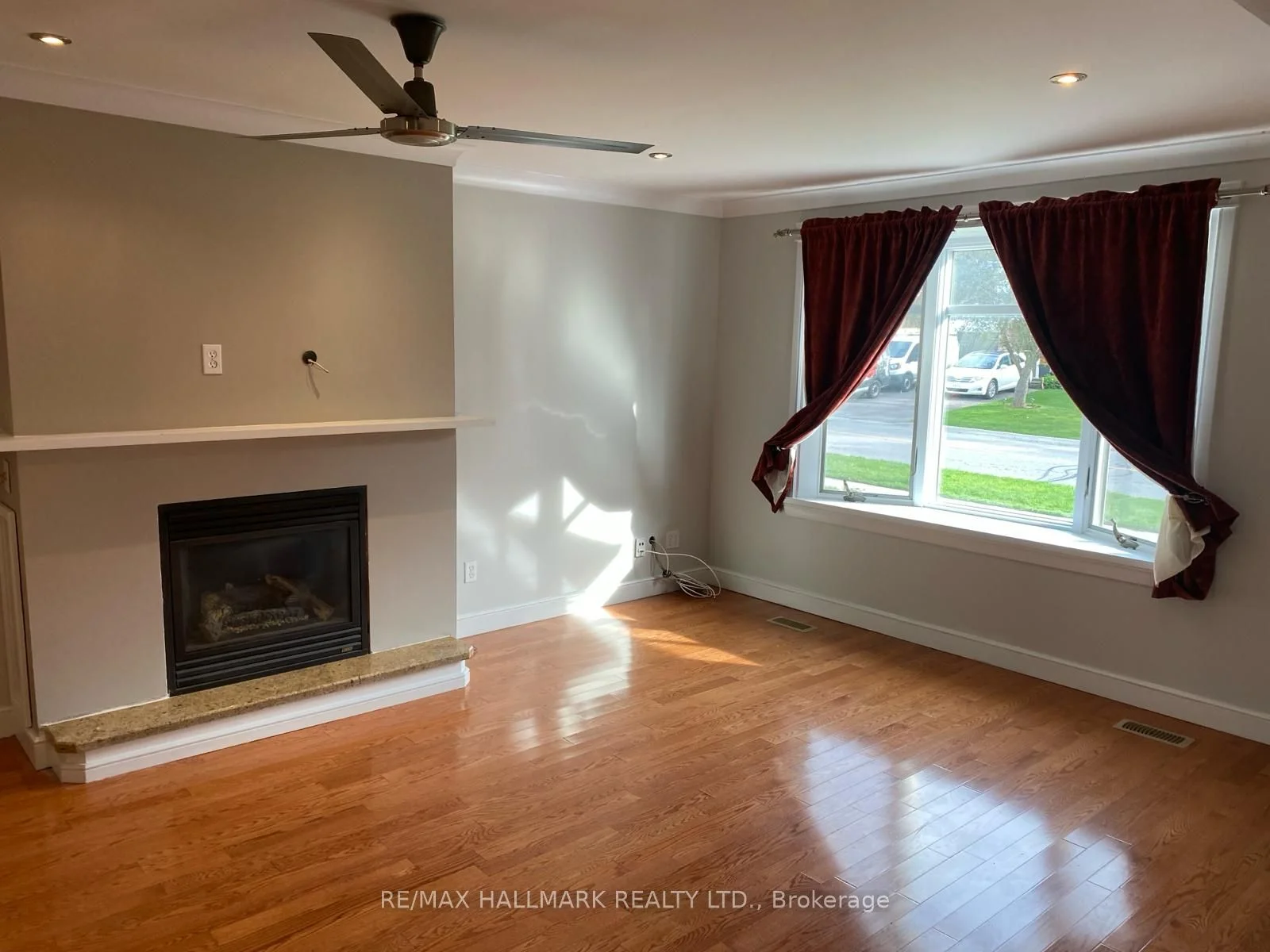 459 DIXON Boulevard, Newmarket, ON L3Y 5C9