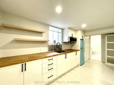 311 Walker Avenue Bsmt, Bradford West Gwillimbury, On L3z 1y7